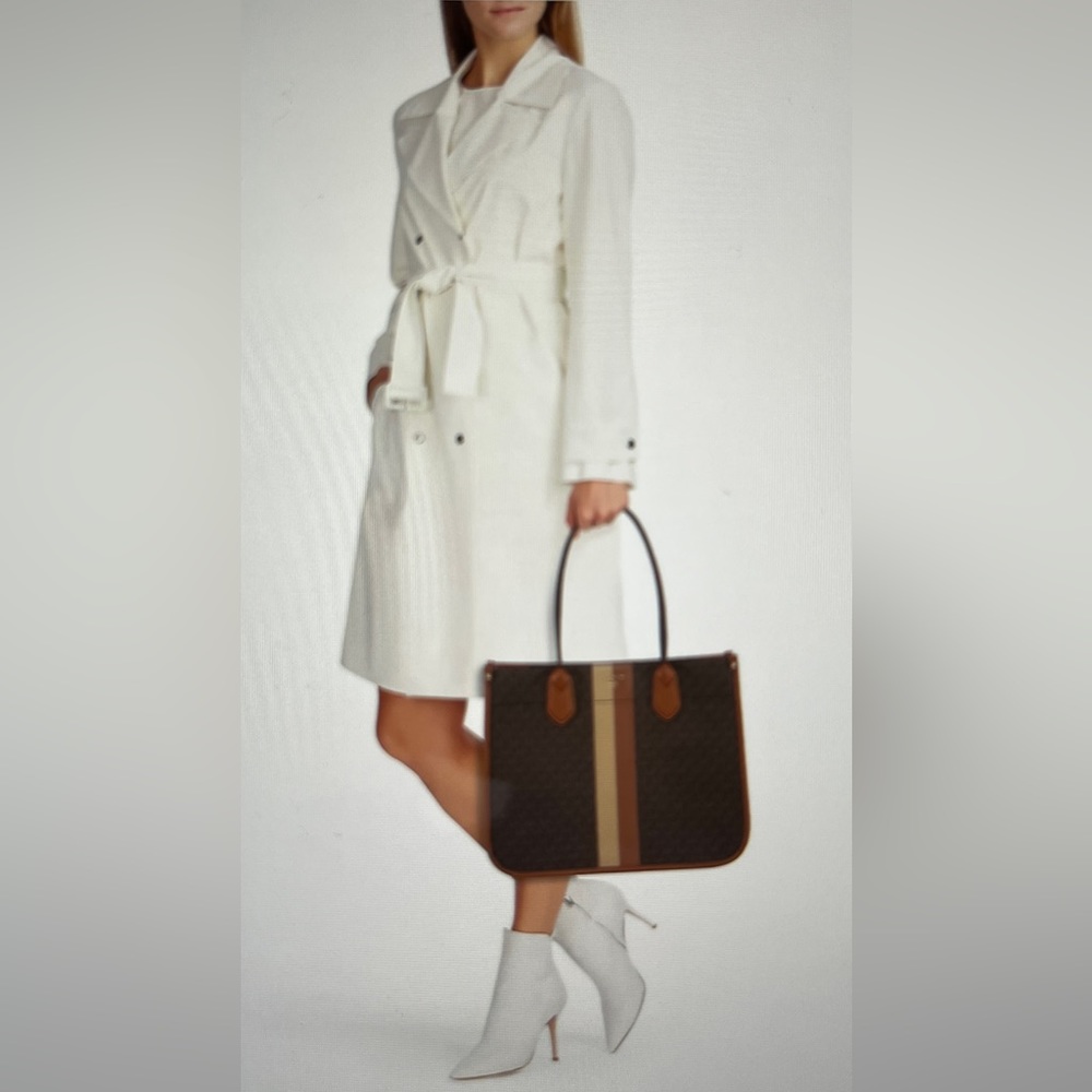 BNWT Michael Kors Monogram Coated Canvas Tote - Picture 4 of 4